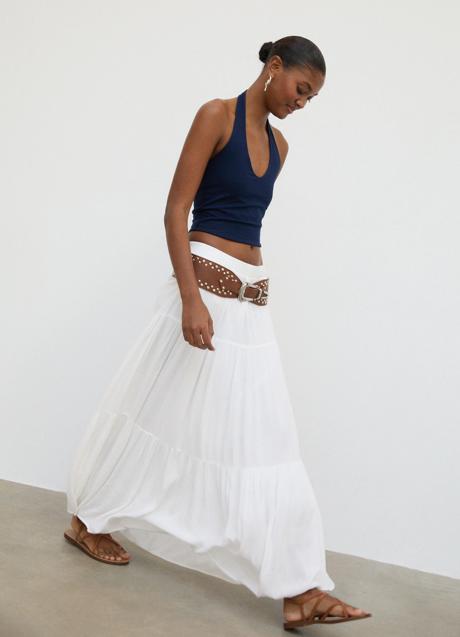 Imagen - Falda blanca de Stradivarius (25,99 euros)