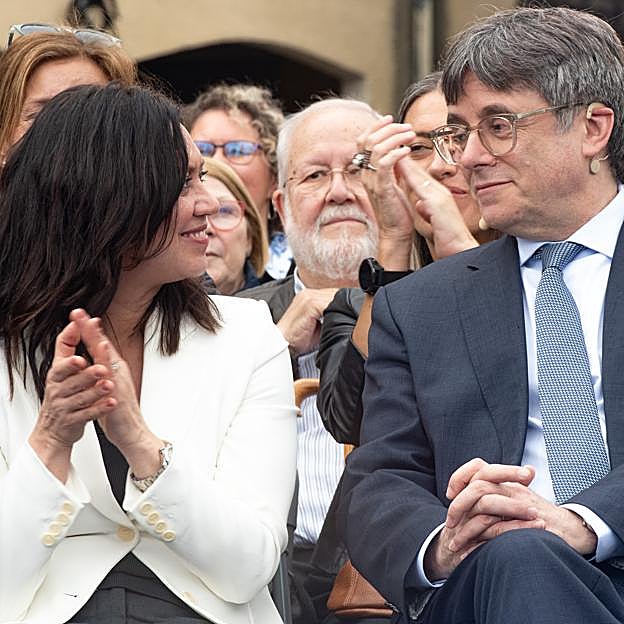 El truco de magia de Marcela Topor para hacer desaparecer a su marido, Carles Puigdemont: la teoría más absurda de la Operación Jaula