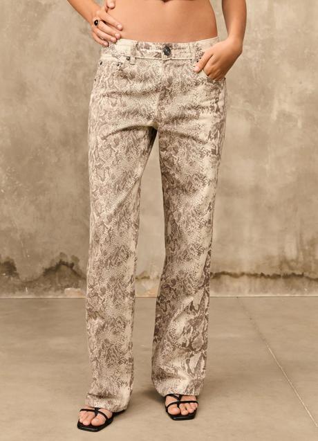 Imagen - Pantalón estampado de Stradivarius (35,99 euros)