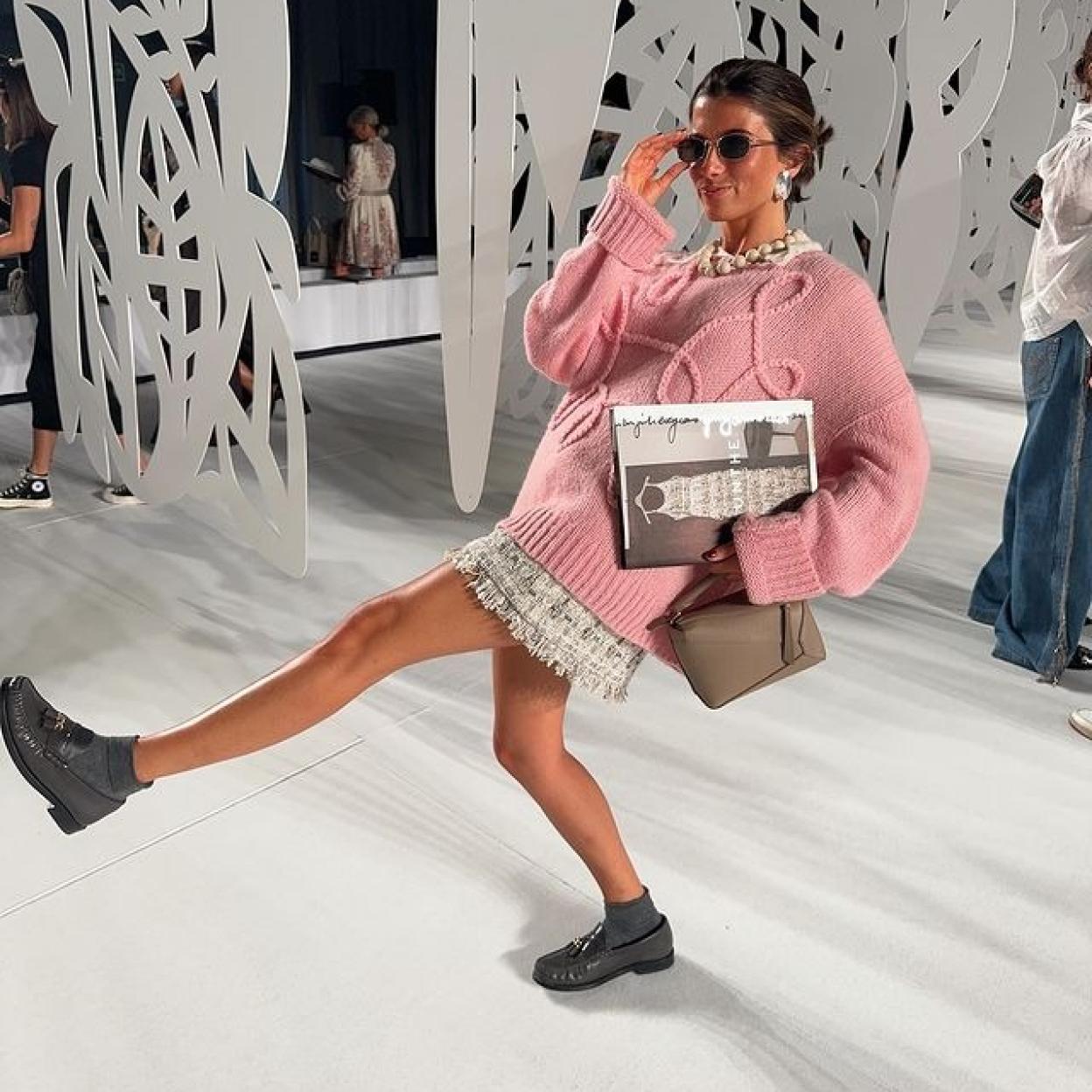 La influencer María Hernández con un look con mocasines.