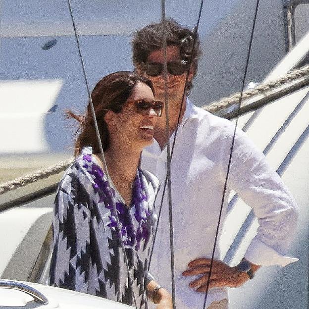 Las extrañas vacaciones de Sofía Palazuelo y Belén Corsini: con sus maridos en Marbella, pero navegando en barcos separados