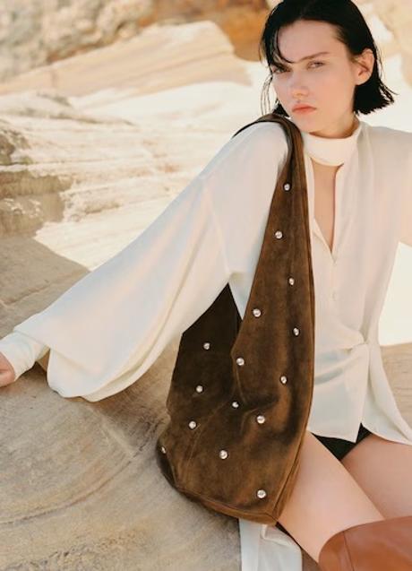 Imagen - Bolso con tachuelas de Mango (149 euros)