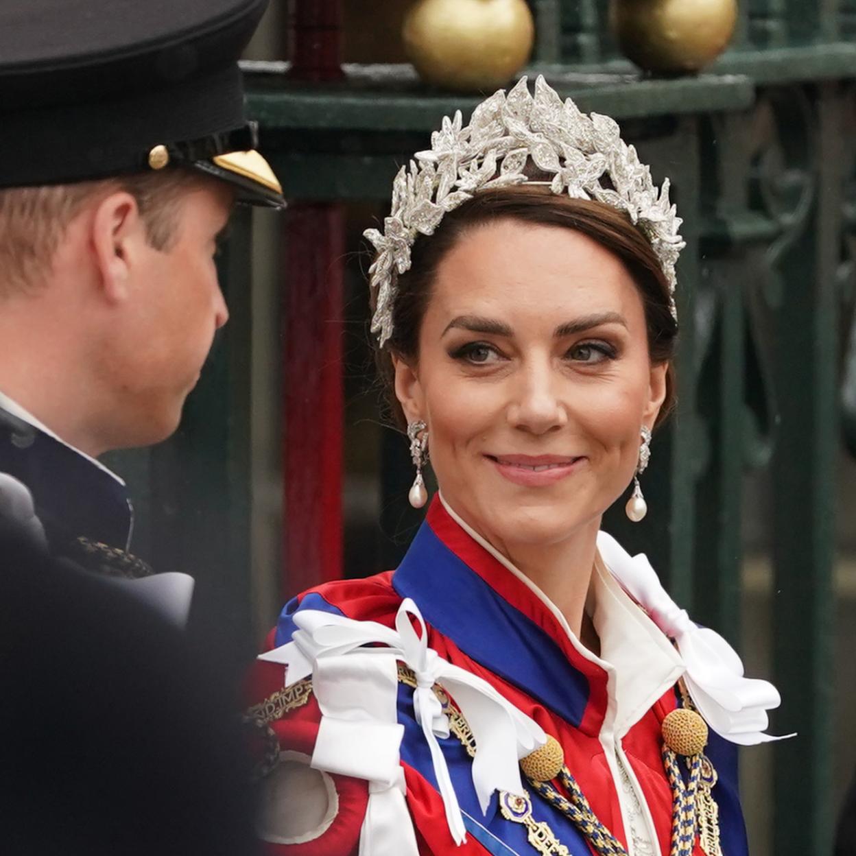 Kate Middleton, con el príncipe Guillermo, en la coronación de Carlos III.