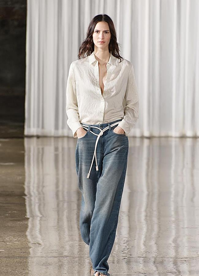 Imagen - Camisa blanca de rayas de Zara.