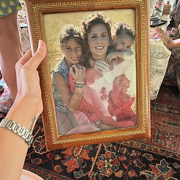 Claudia Osborne Domecq ha querido recordar a su querida madre con un bonito retrato de sus tiempos más felices.