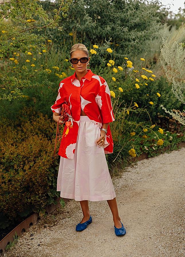 Imagen - Look con camisa de flores en la Semana de la Moda de Copenhague.