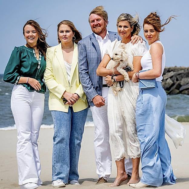 La familia real de Países Bajos, en la playa. 