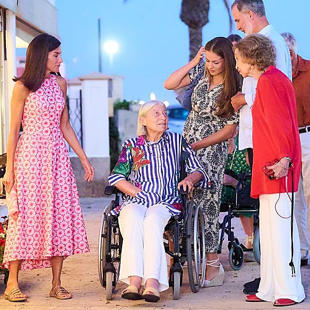 La familia real sale a cenar en Mallorca este verano con Tatiana Radziwill.