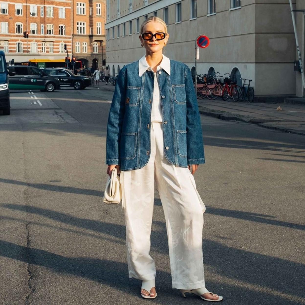 La influencer Polly Sayer con un look de entretiempo