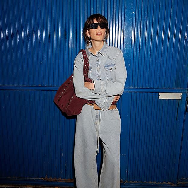 Este es el bolso tendencia perfecto para volver a la oficina: se llama suede y es cómodo y cabe de todo