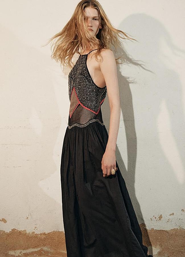 Imagen - Vestido midi con abalorios de Zara.