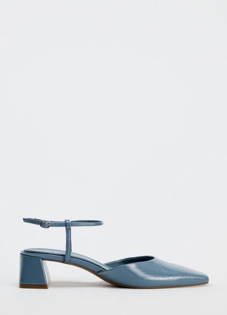 Imagen - Zapatos destalonados de color azul de Zara (25,99 euros)