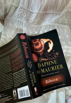 Imagen secundaria 2 - La princesa de Hanover ha llenado su perfil de Instagram con sus lecturas. 