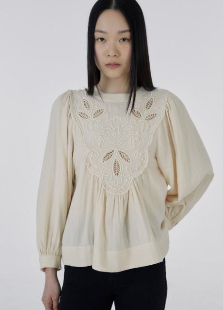 Imagen - Blusa blanca de Sfera (25,99 euros)
