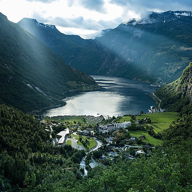 Vista aérea del hotel y sus alrededores. 