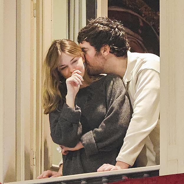 Stella Banderas y su pareja Alex Gruszynski en la Semana Santa de 2024