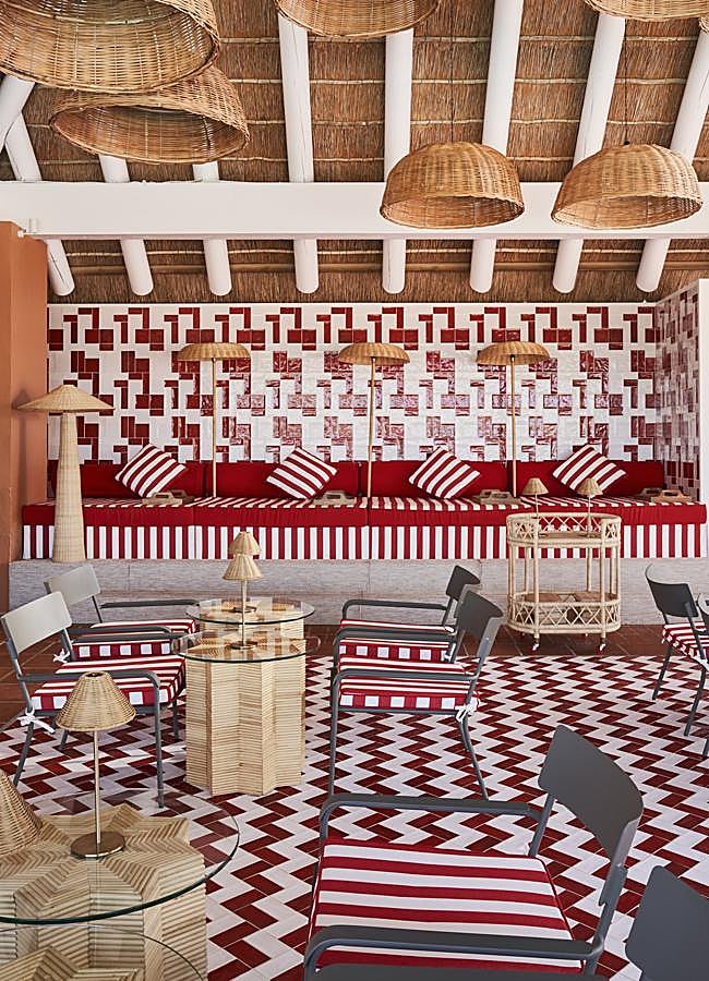 Imagen - El Sunset del Royal Hideaway Sancti Petri es un espacio diseñado por Jean Porsche perfecto para disfrutar de los atardeceres con un cóctel. / M. Yllera