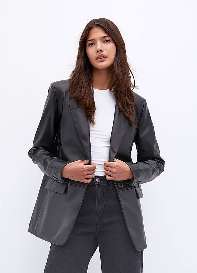 Imagen - Blazer oversize efecto piel color negro