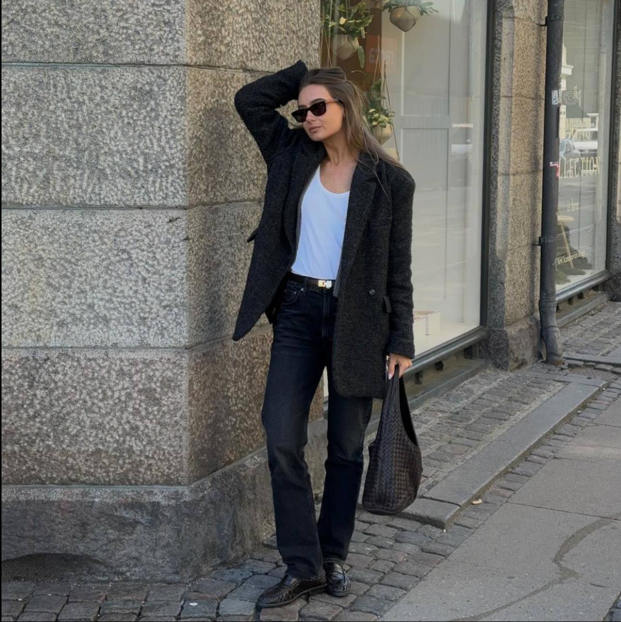 Influencer con blazer oversize