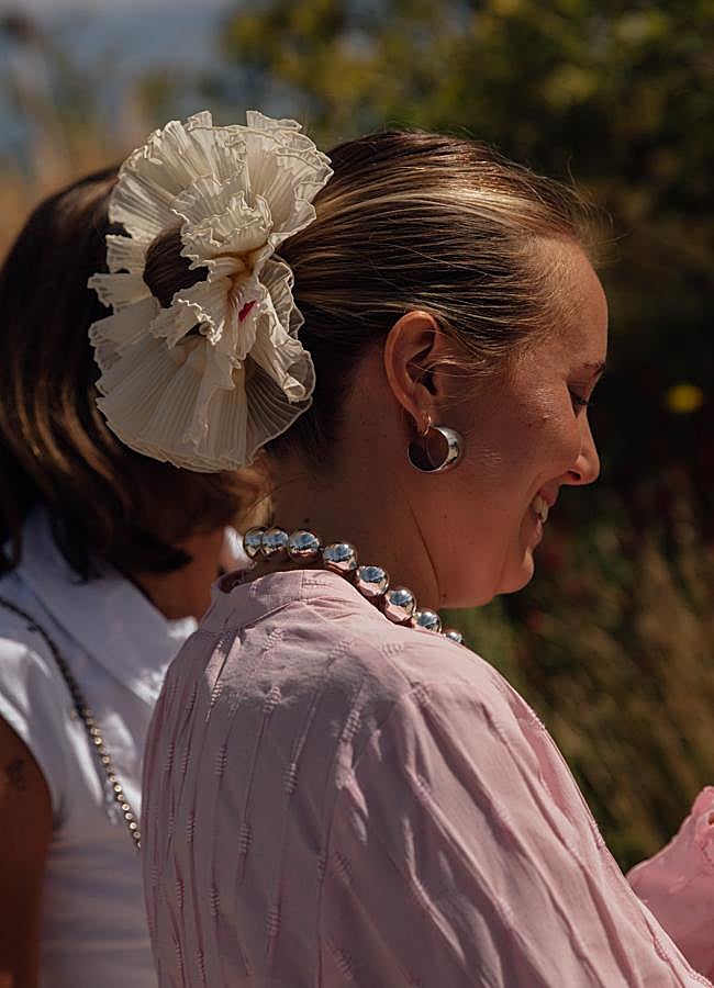 Imagen - Coletero maxi de tejido plisada. Foto: LAUNCHMETRICS SPOTLIGHT.