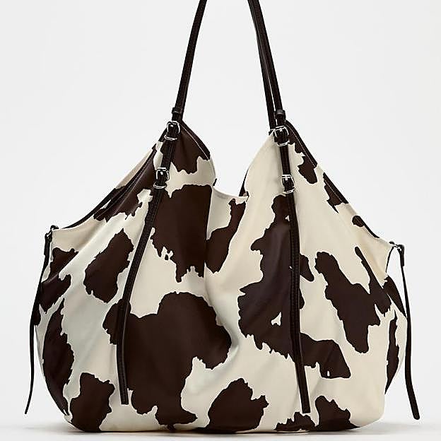 Bolso shopper efecto satinado (25,95€)