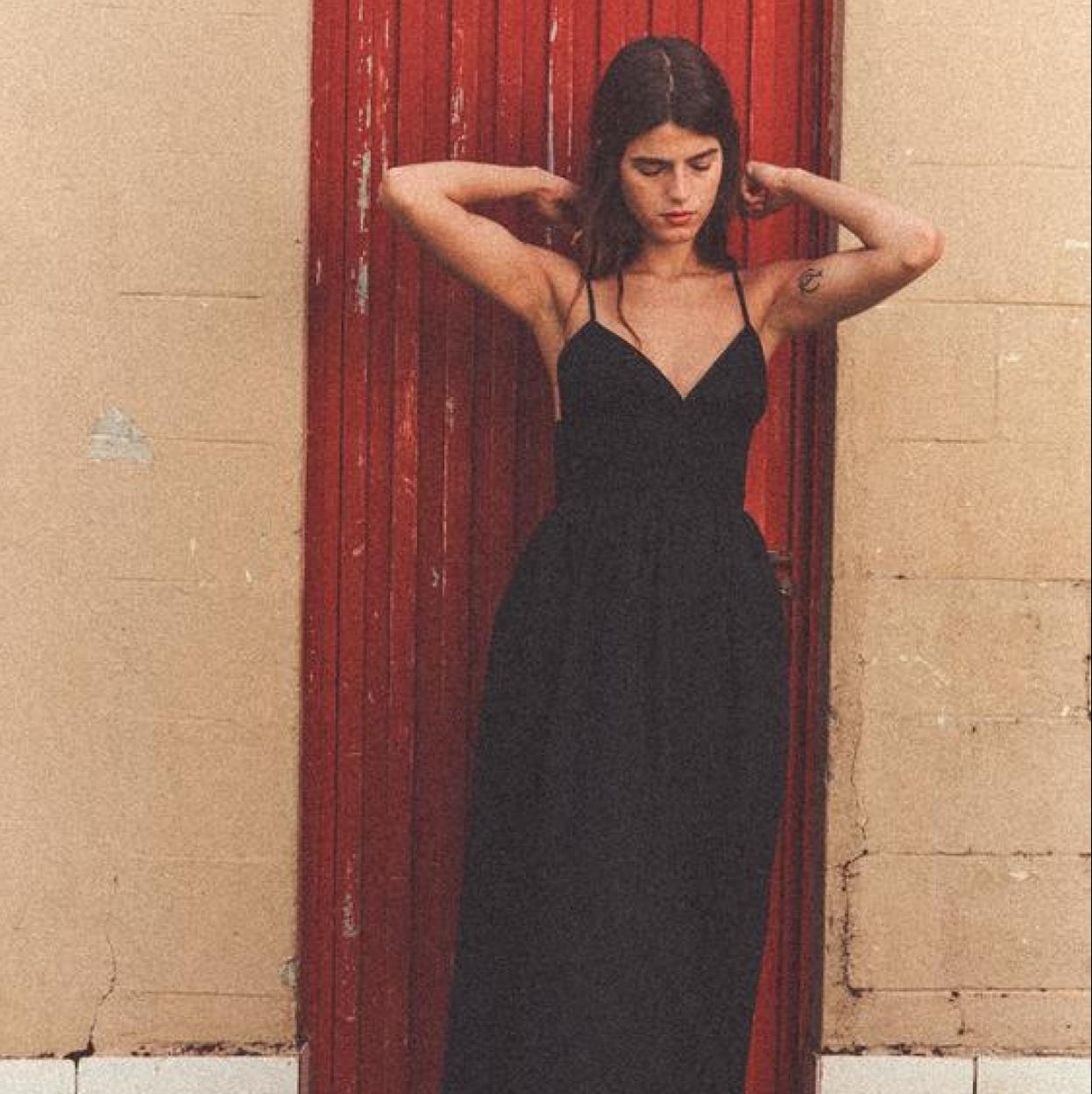 Vestido de Zara ideal para combinar con chaqueta.