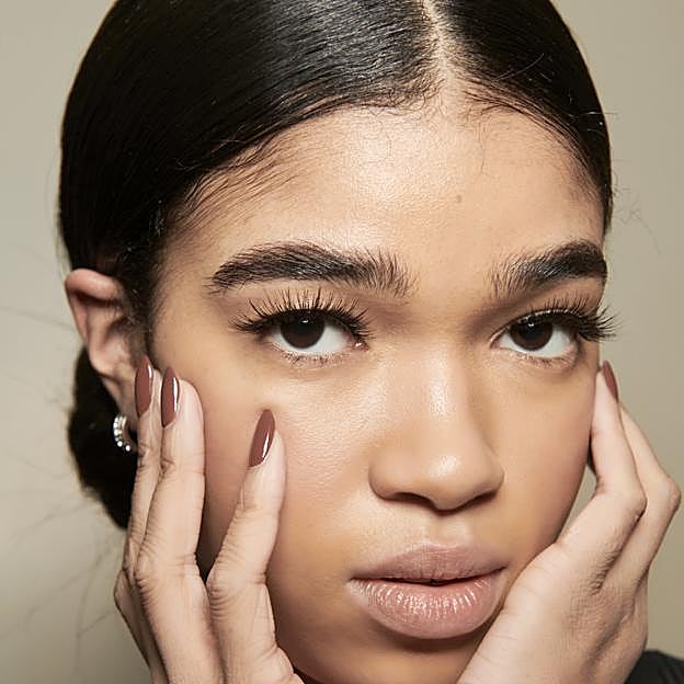 Esmaltes wellbeing, los tonos de uñas más relajantes para volver a la rutina sin estrés