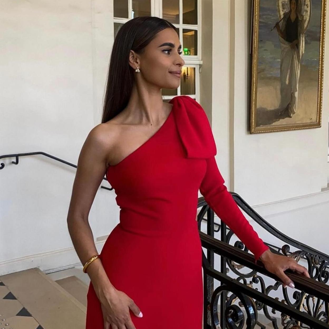 Influencer Emilie Lindmark con look de invitada