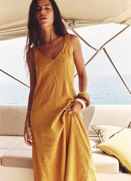 Imagen - Vestido mostaza Zara (35,99 euros)