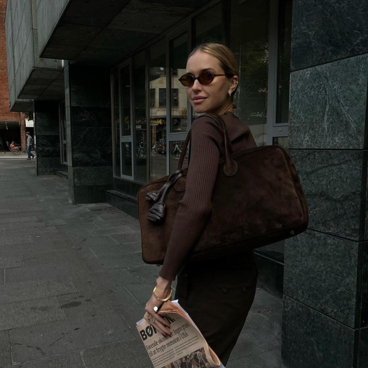 Bolso maxi y de ante: el accesorio de otoño que adoran las danesas