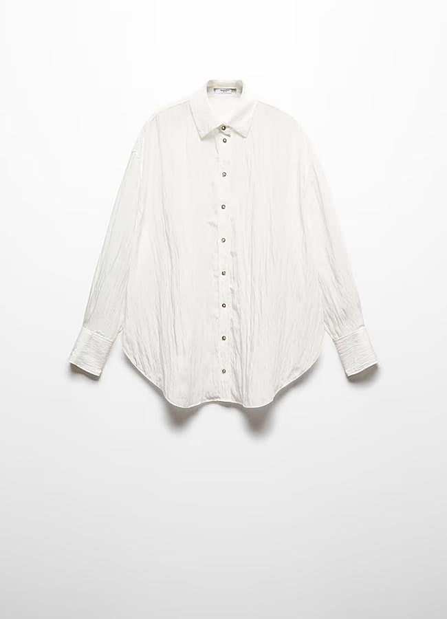Imagen - Camisa oversize blanca de Mango, 12,99 euros.