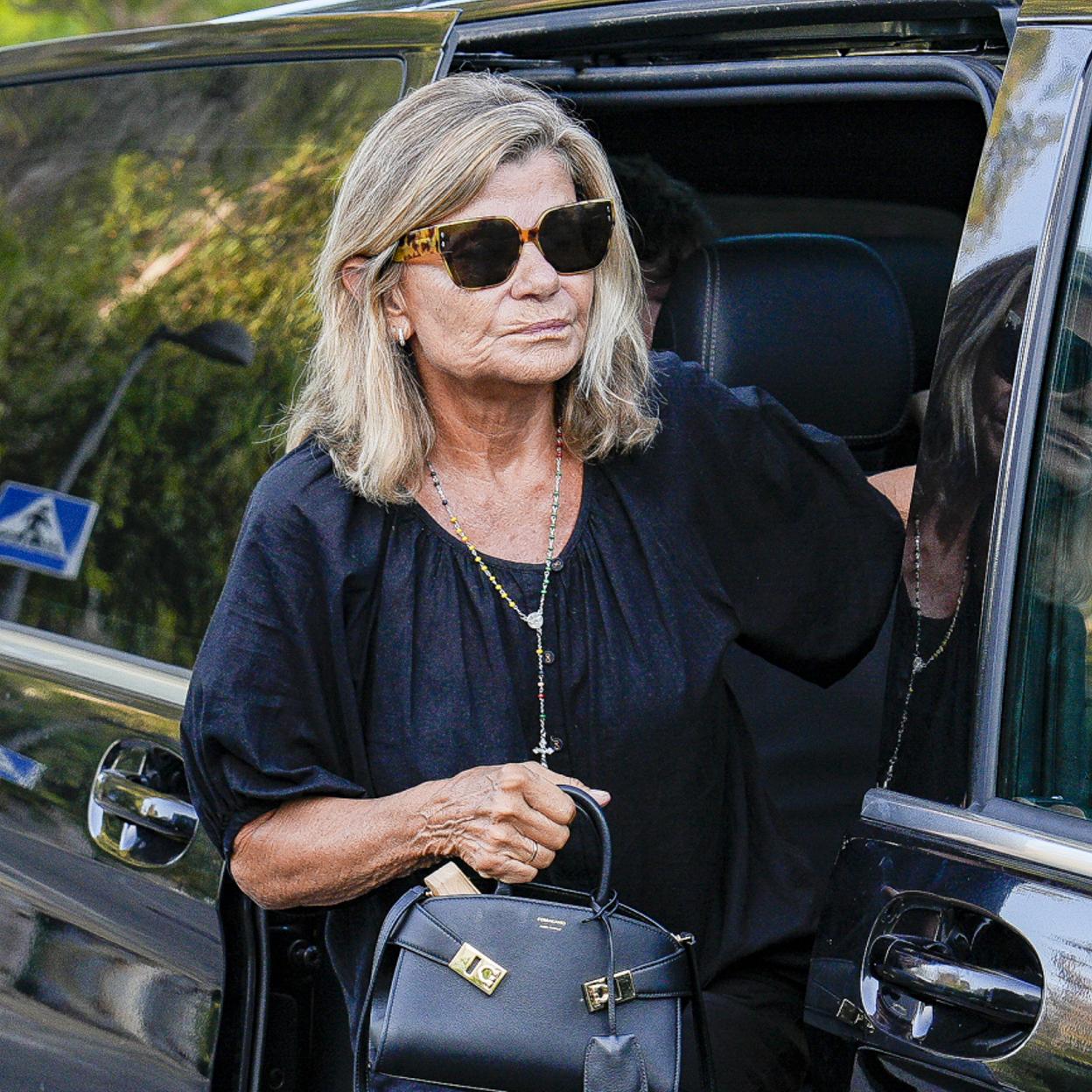 Cari Lapique, con su hermana Miriam, y su hija, Carla Goyanes. 