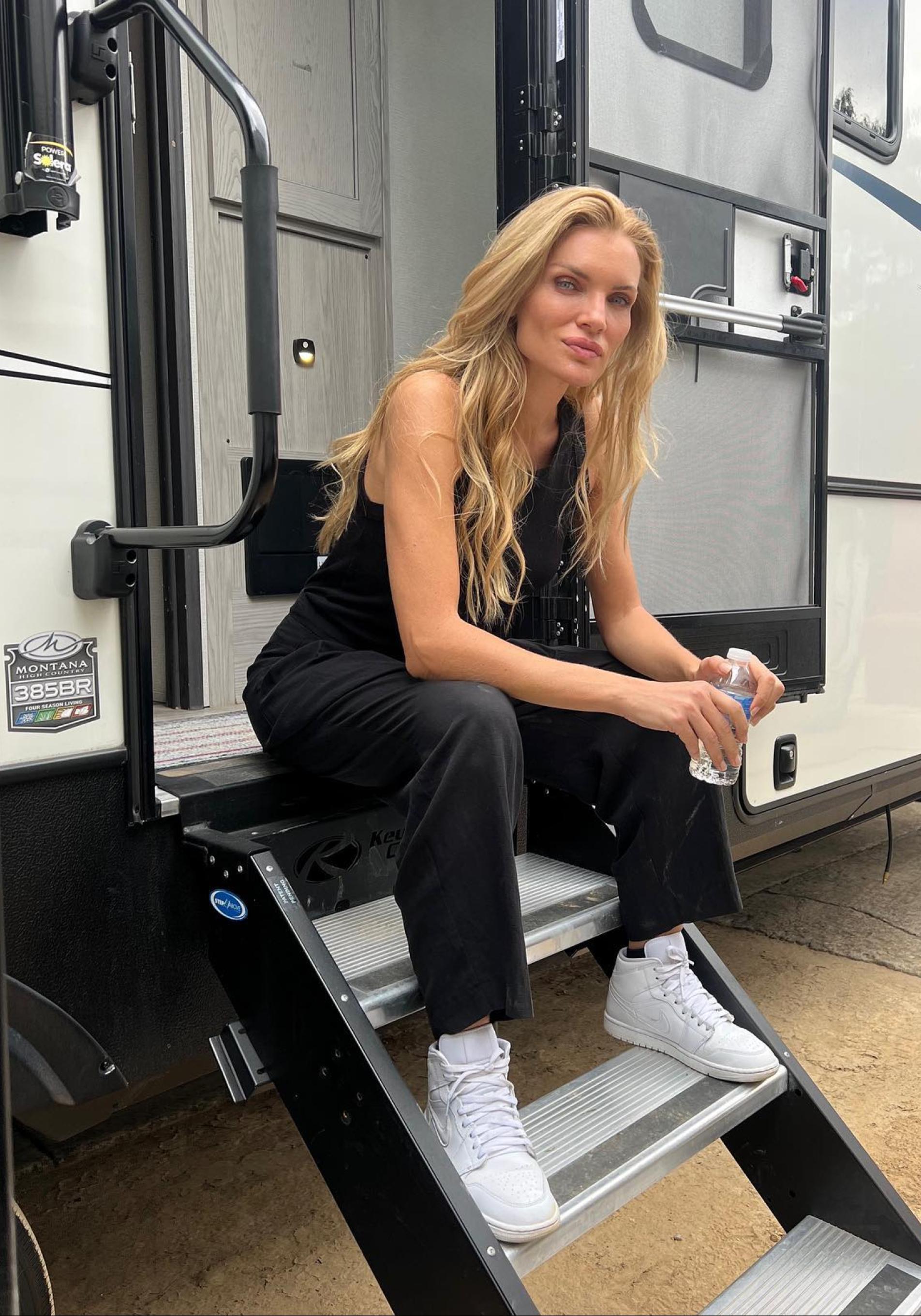 La top model Esther Cañadas luciendo un estilismo deportivo. 