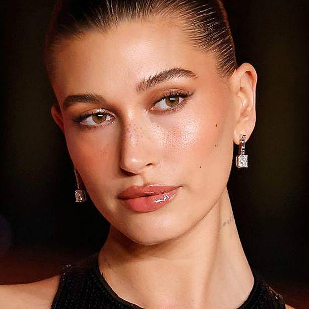 Aceites labiales que usan las famosas y expertas en belleza para mejorar el brillo y evitar los labios secos en otoño