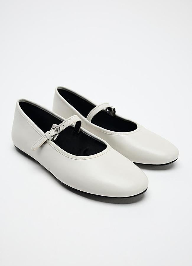 Imagen - Bailarinas blancas de Zara, 35,95 euros.