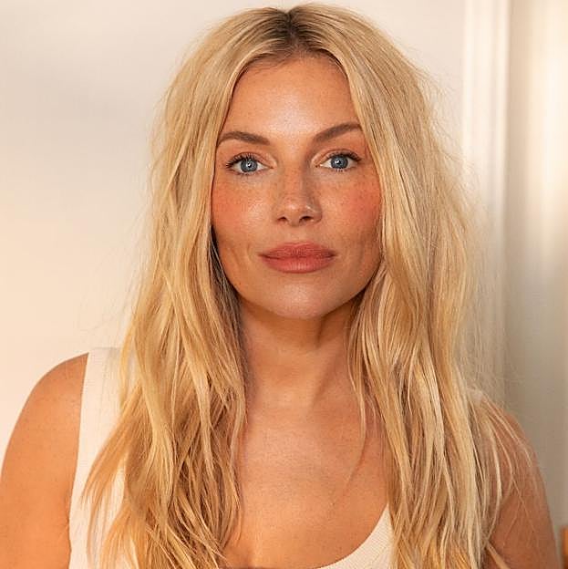 Los coloretes que recomiendan las expertas en belleza para alargar el efecto bronceado este otoño