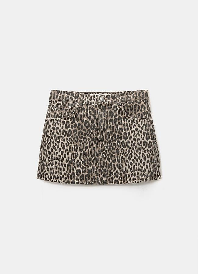Imagen - Falda vaquera mini de leopardo de Pull&Bear, 25,99 euros.