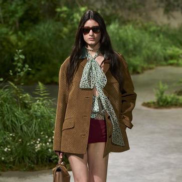 Imagen secundaria 1 - Looks de Gucci con cazadora de ante.