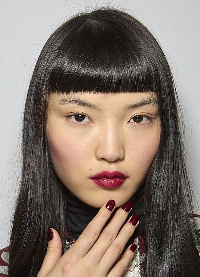 Imagen - Una manicura en color burgundy. Foto: Launchmetrics spotlight