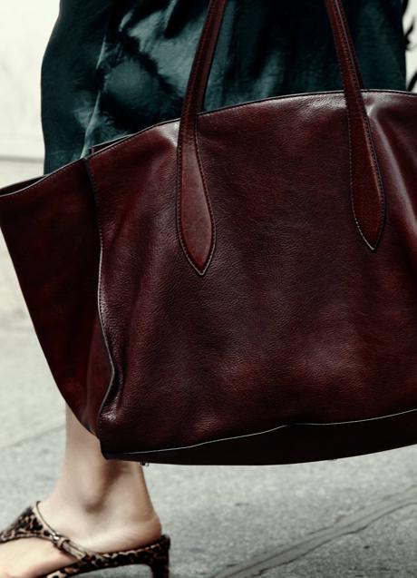 Imagen - Bolso de piel de Massimo Dutti (299 euros)