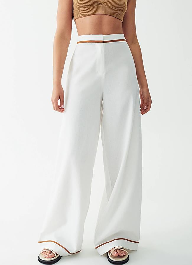 Imagen - Pantalones blancos con tira marrón de Calli, 79,95 euros.