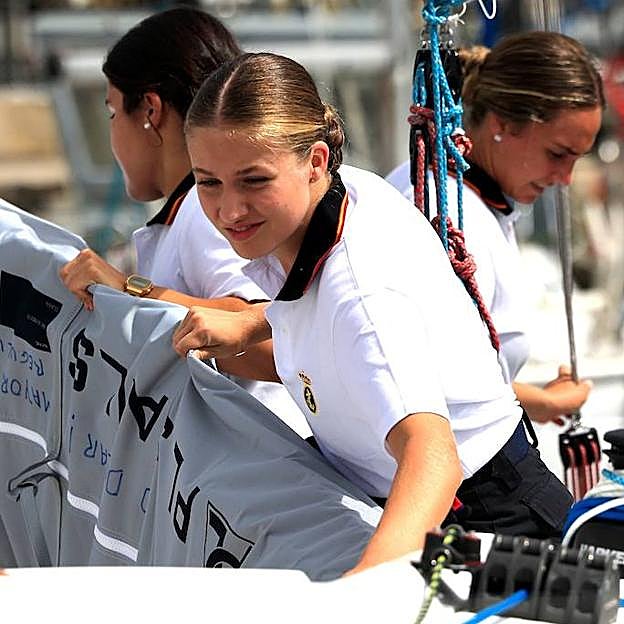 Lo que no se cuenta de Leonor en Marín: insegura en el barco, alumna distinguida y complejo de Pitufina