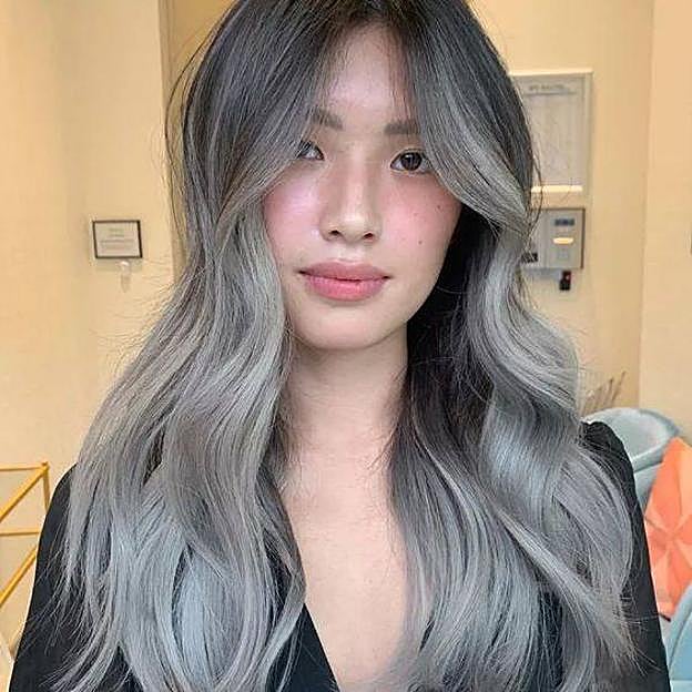 Influencer con tendencia smokey hair