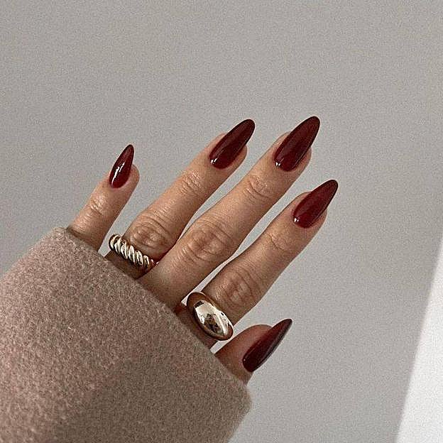 Uñas burdeos para otoño 2024