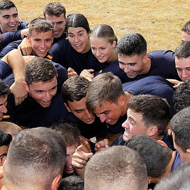 Leonor muy integrada con sus cumpañeros. 