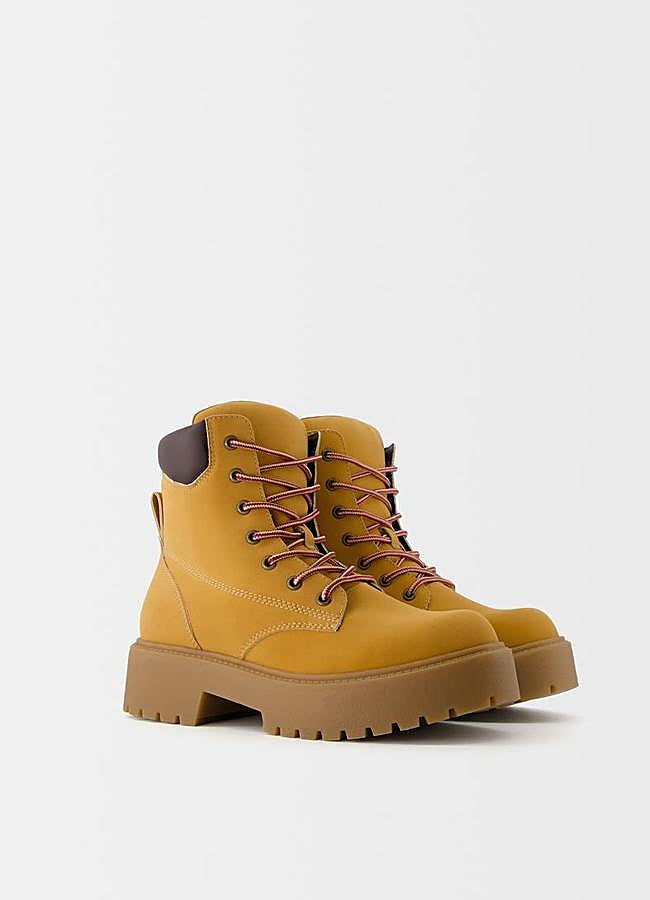 Imagen - Bota de montaña de Bershka.