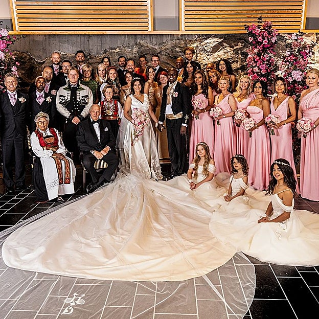 La foto de familia (real) en la boda de Marta Luisa. 
