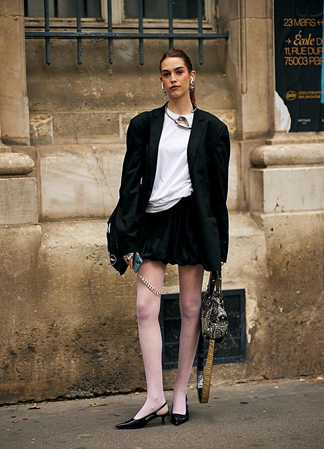 Imagen - Look con blazer otoño 2024 (SPOTLIGHT LAUNCHMETRICS)