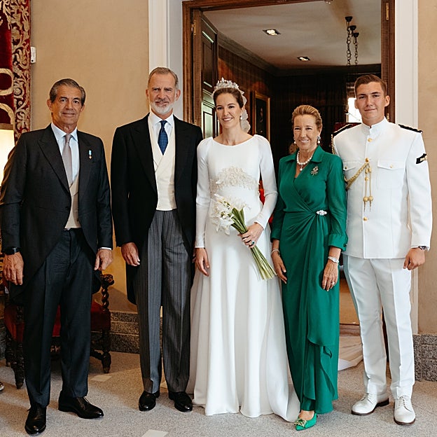 Pedro López-Quesada, vestido con su uniforme de la Escuela Naval Militar de Marín, el día de la boda de su hermana Victoria, en la que también estuvo el rey Felipe VI. GTRES.