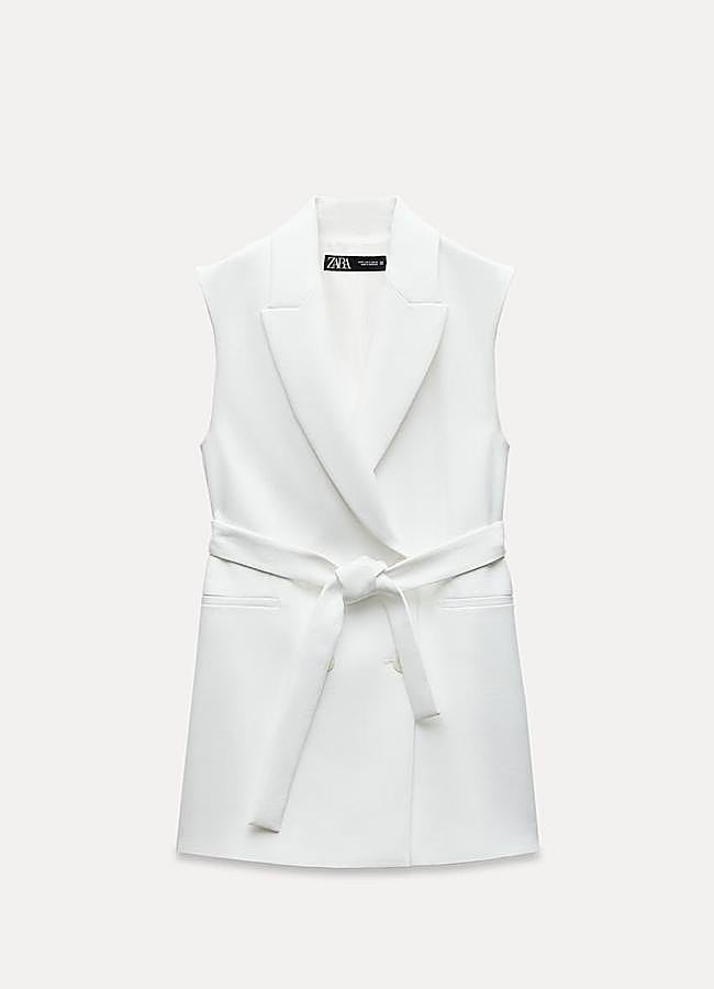 Imagen - Chaleco blanco de Zara.